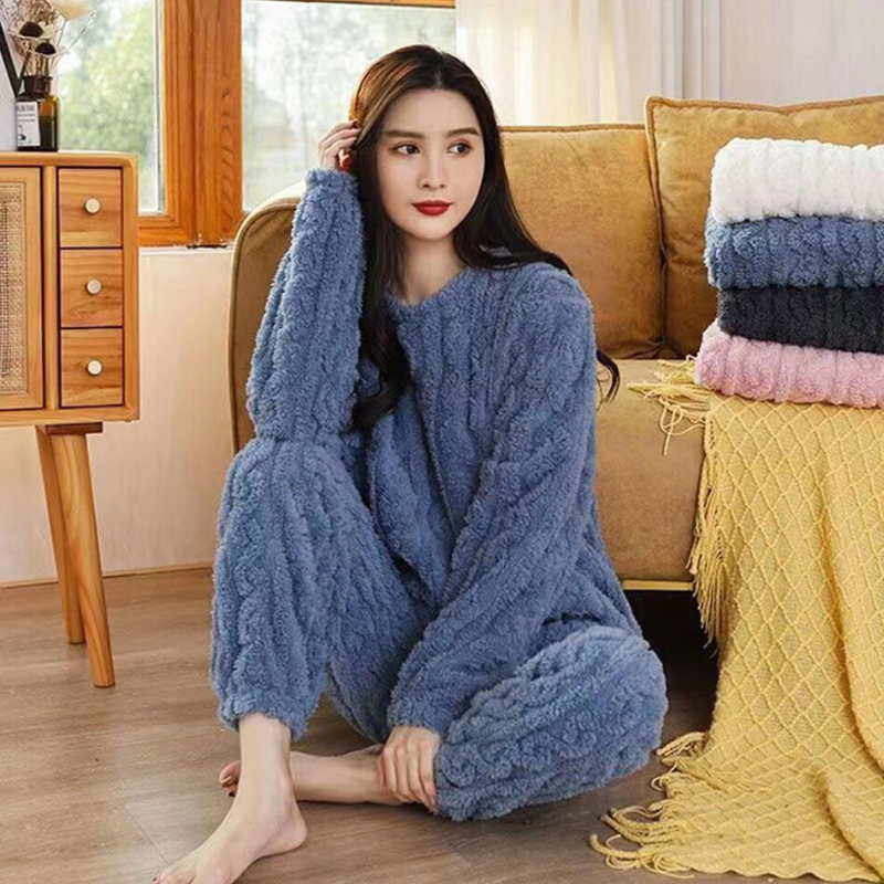 Varmt Fleece Stil Pysjamassett For Kvinner