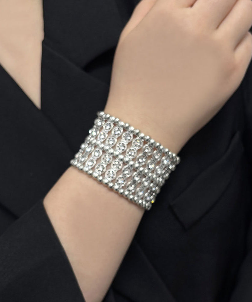 Dame Armbånd Med Hulldesign og Glitrende Detaljer 0
