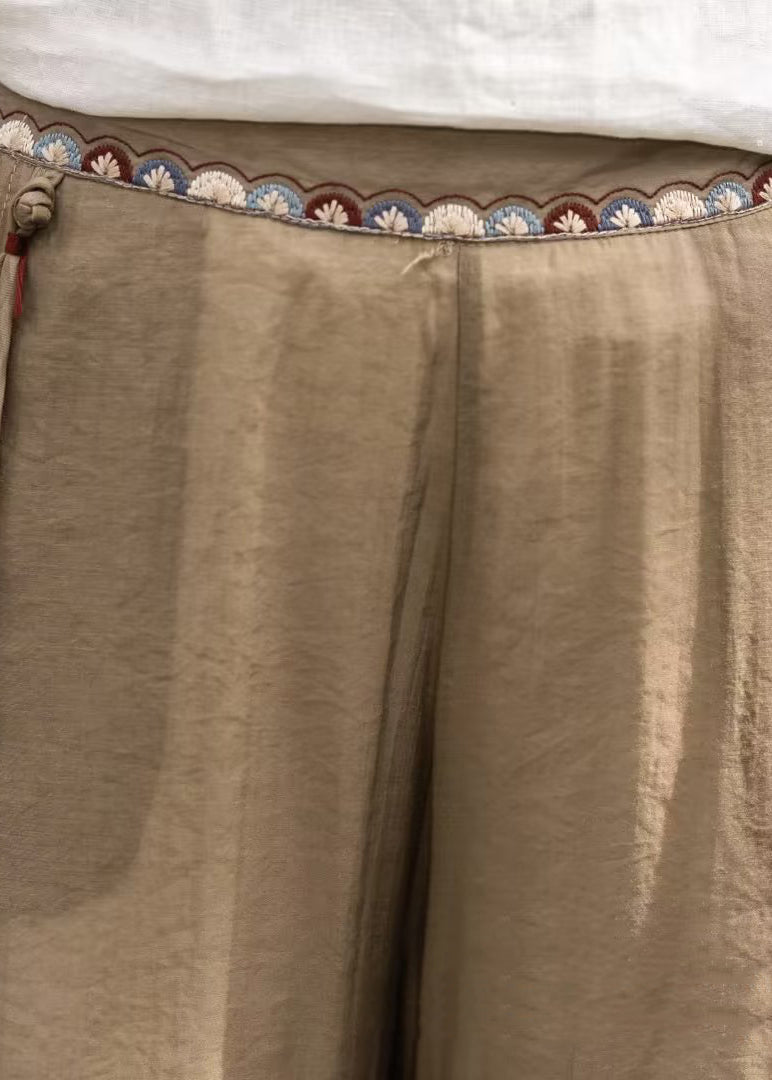 Dame Bukser med Brede Ben og Broderte Detaljer 4