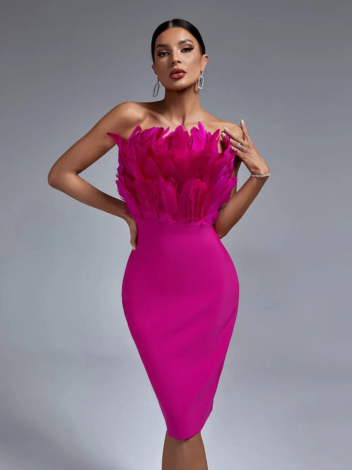 Dame Midi Kjole med Fjærdetaljer Stroppeløs Bodycon Design 4