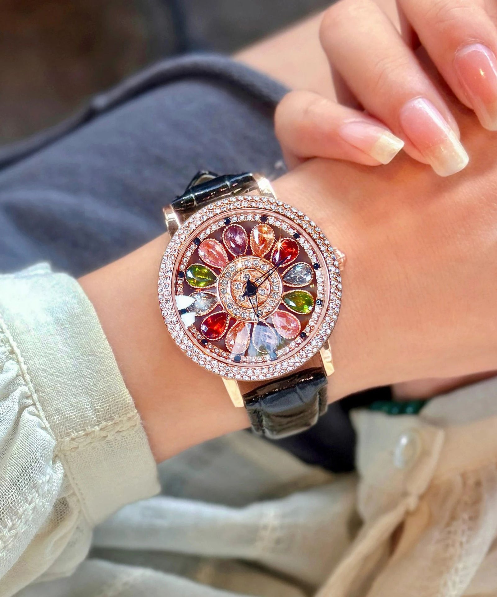 Dame Quartzklokke med Fargerikt Design og Skinnrem 1