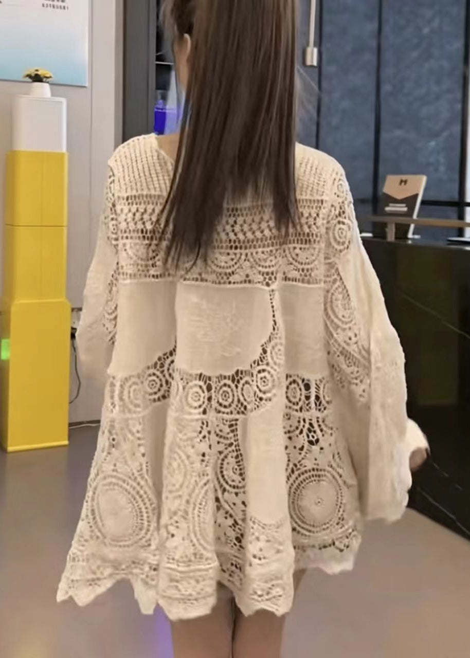 Damekjole Mini med Hulldetaljer og Lange Ermer 3