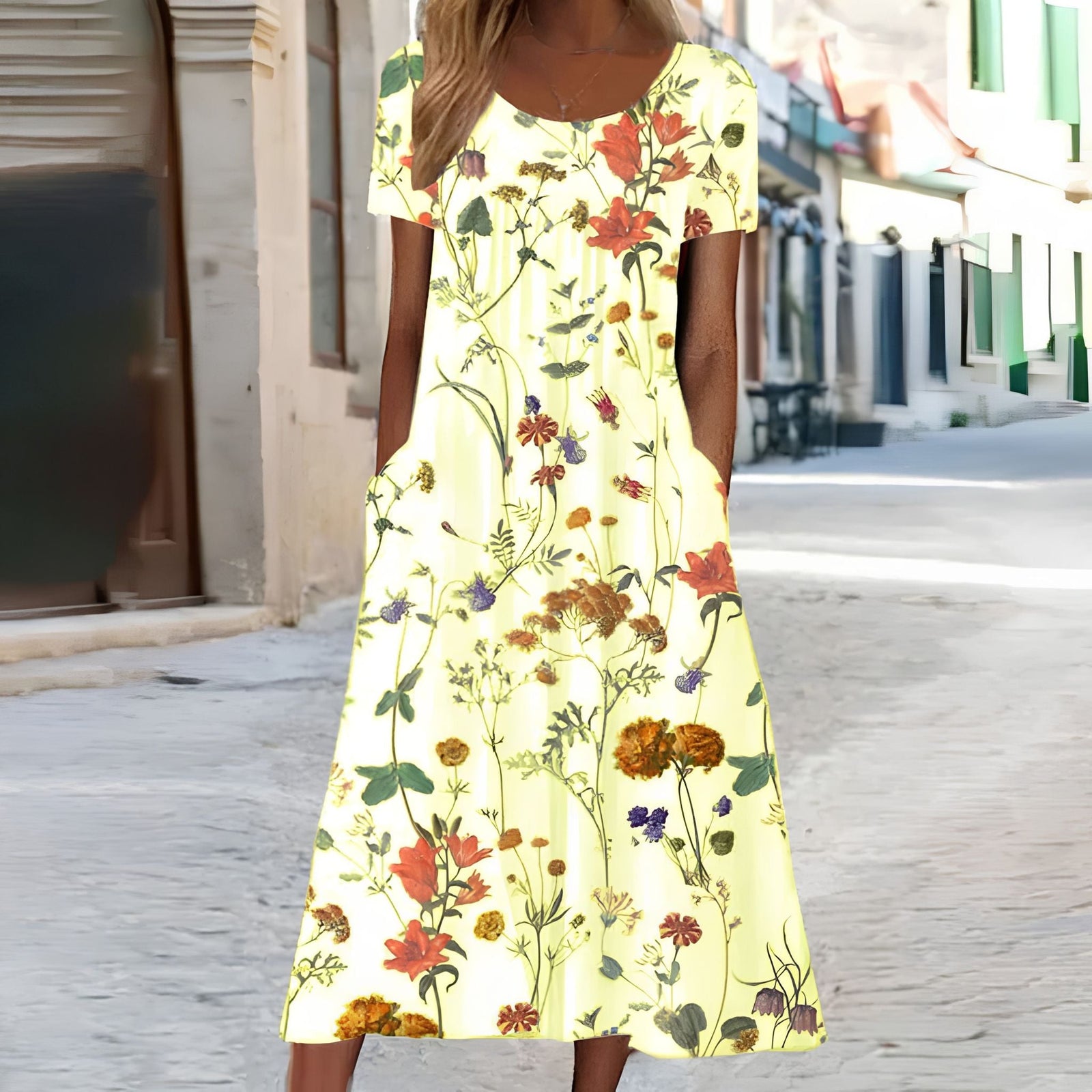 Damekjole med blomstermønster og stilig design 3