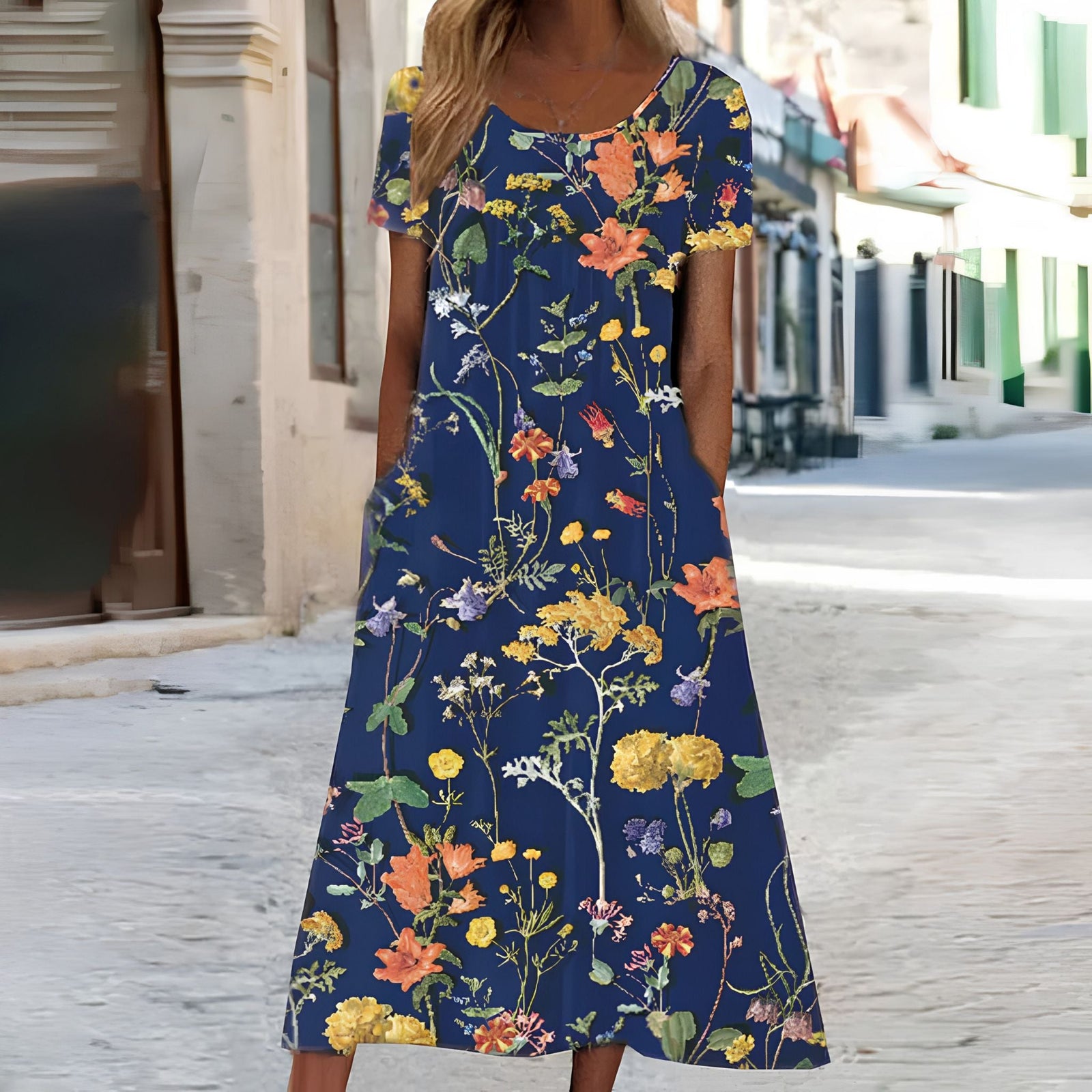 Damekjole med blomstermønster og stilig design 4