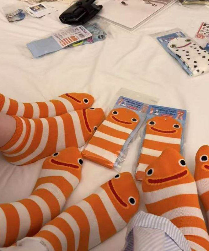 Damesokker Midt på leggen med tegneseriestriper 2