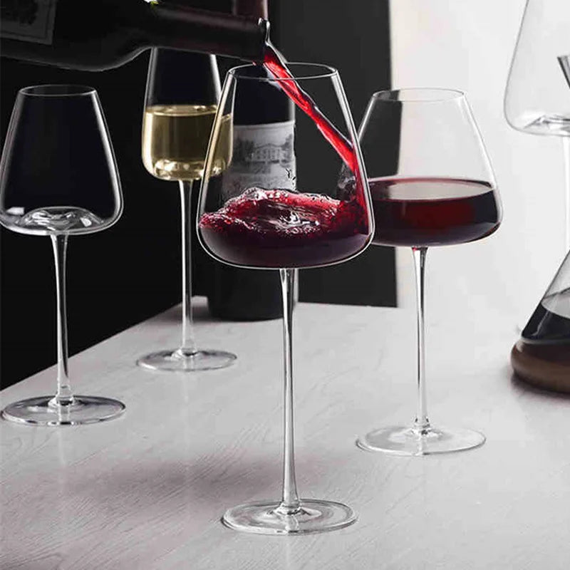 Håndlaget vin- og champagneglassett med raffinert design 2