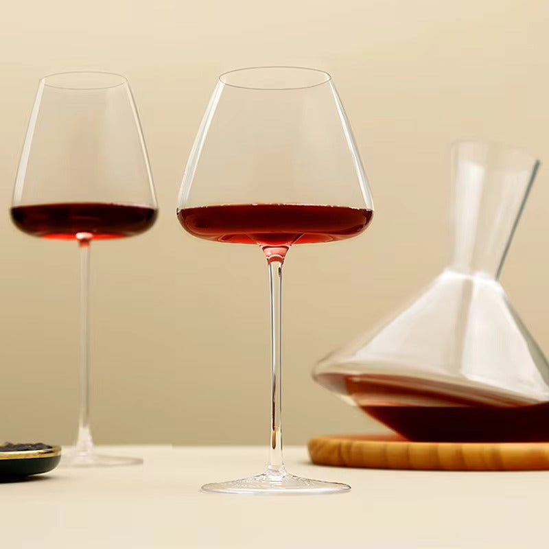 Håndlaget vin- og champagneglassett med raffinert design 8