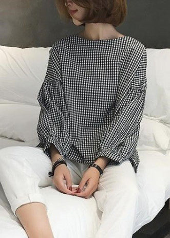 Kvinne Bluse med Asymmetrisk Snitt i Rutete Design 1