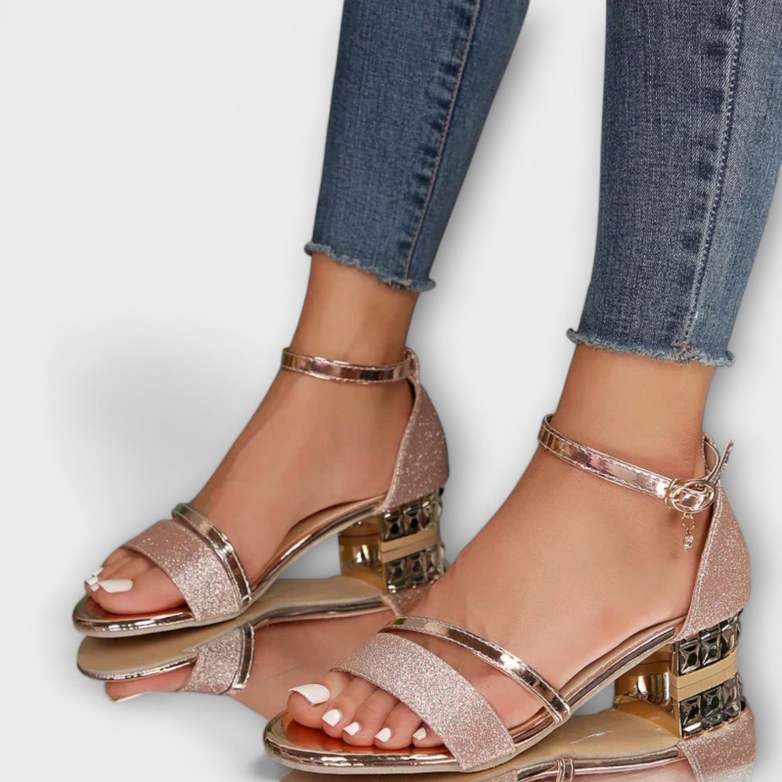 Kvinnesandal med Gylne Detaljer og Justerbare Stropper 5