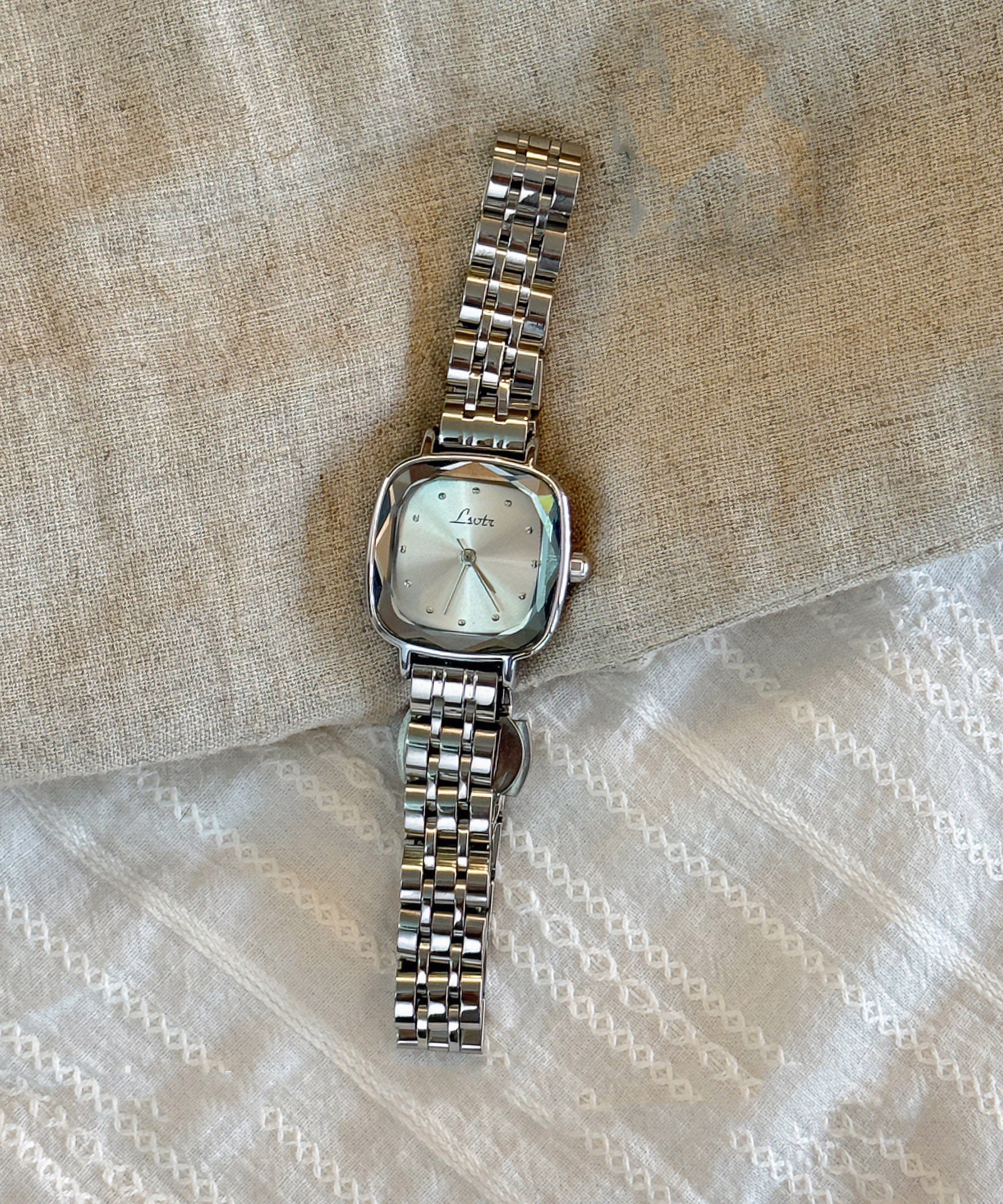 Unisex Quartz Klokke med Organisk Glass og Stilrent Design 2