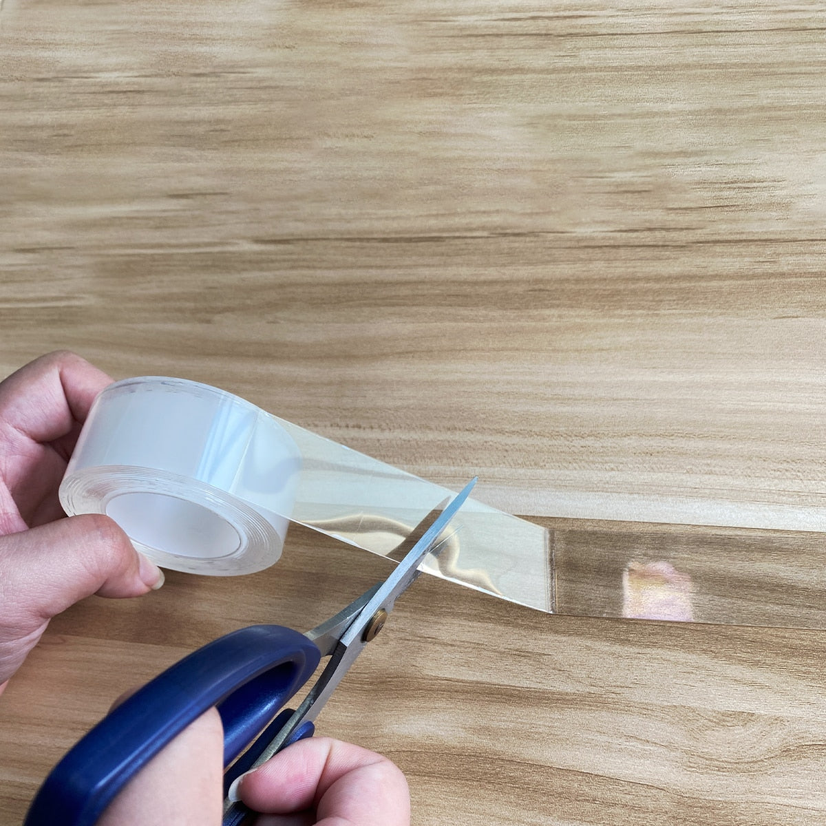 Kraftig dobbeltsidig selvklebende tape