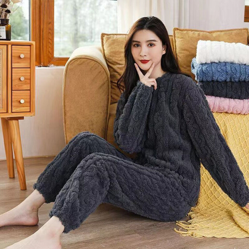 Varmt Fleece Stil Pysjamassett For Kvinner
