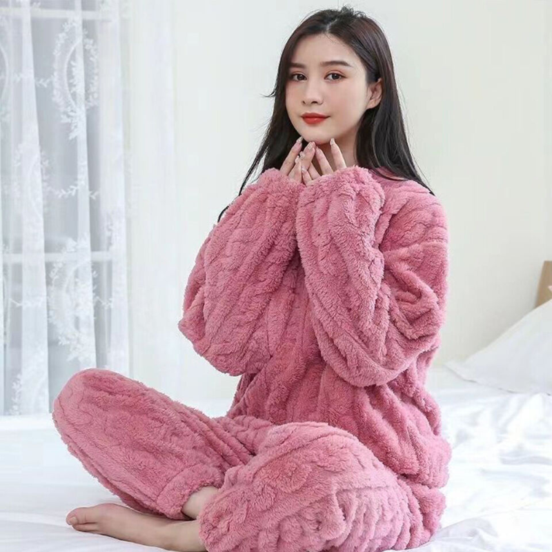 Varmt pyjamassett i fleece for kvinner