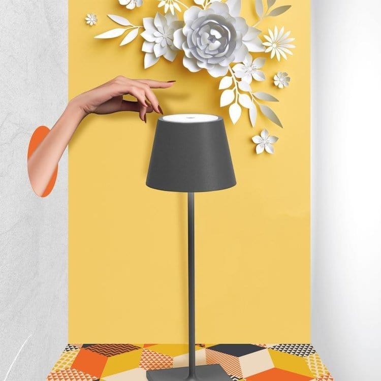 Bordlampe med minimalistisk design og stemmekontroll 4