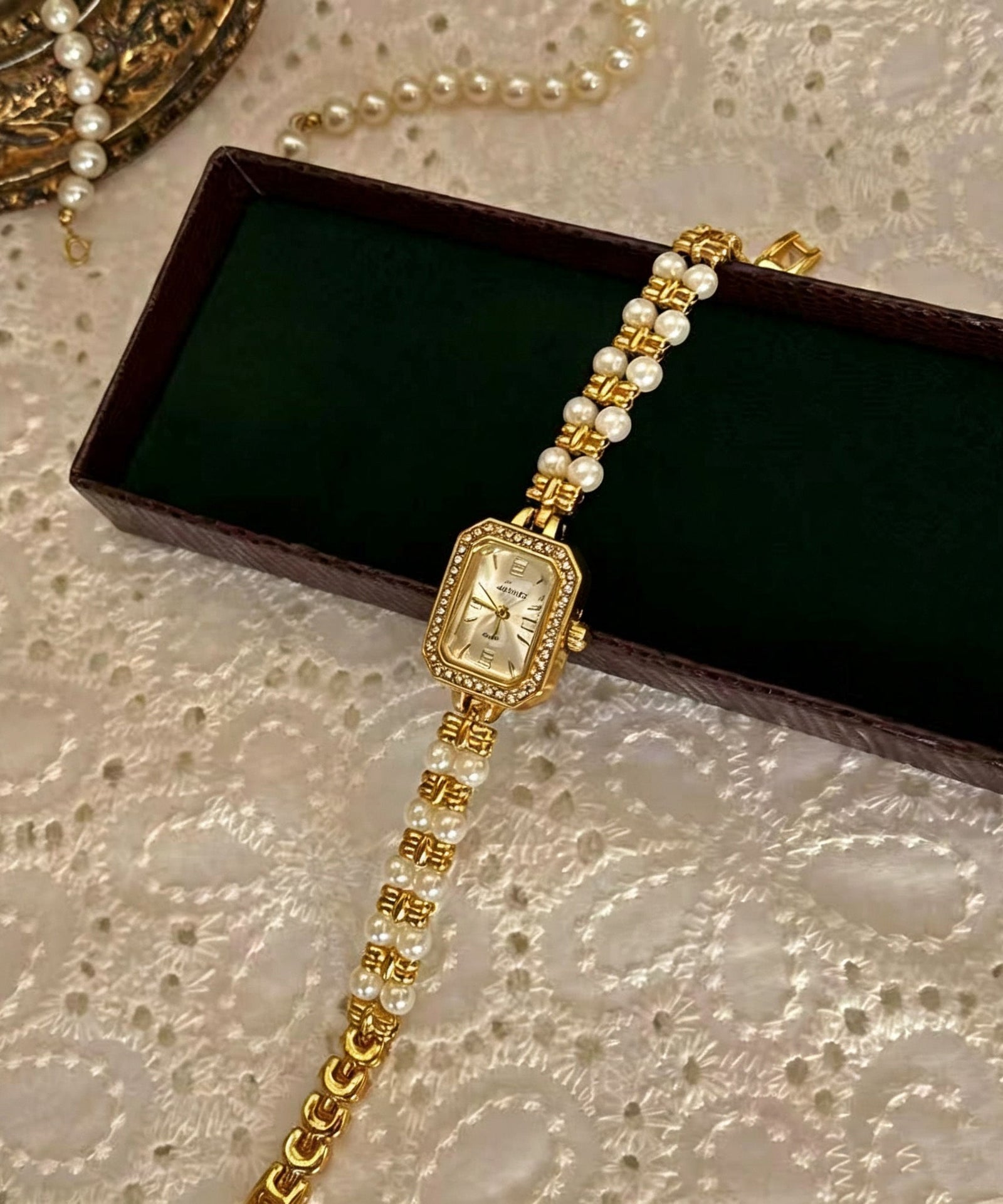 Dame Armbåndsur med Perle og Metalldetaljer 2