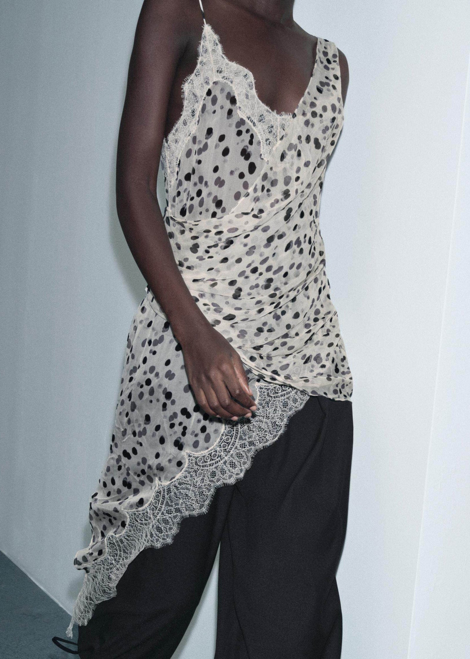 Dame Asymmetrisk Spaghetti Stropp Topp Prikket Design 0