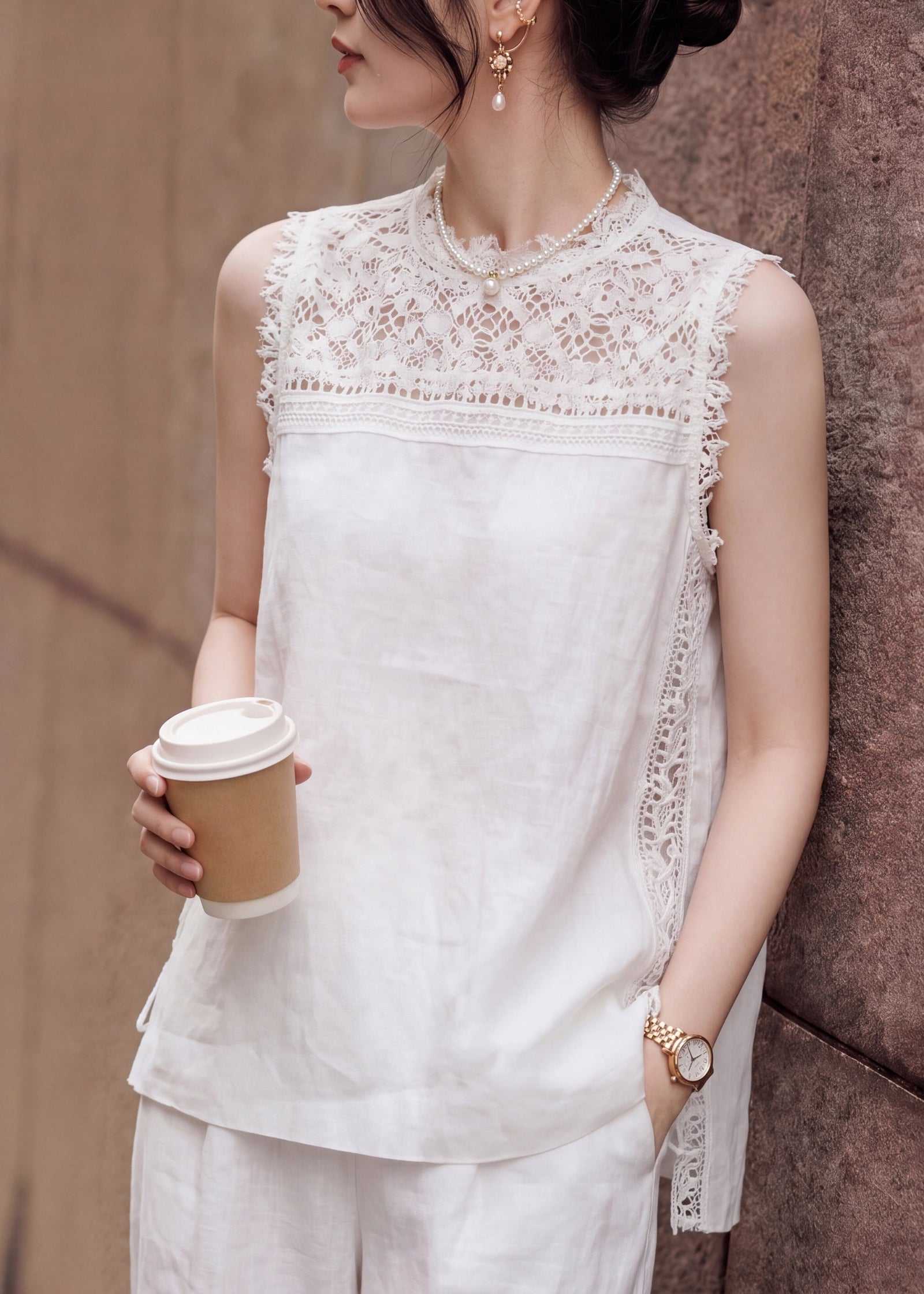 Dame Vest med Lav Design og Blonde Detaljer 0