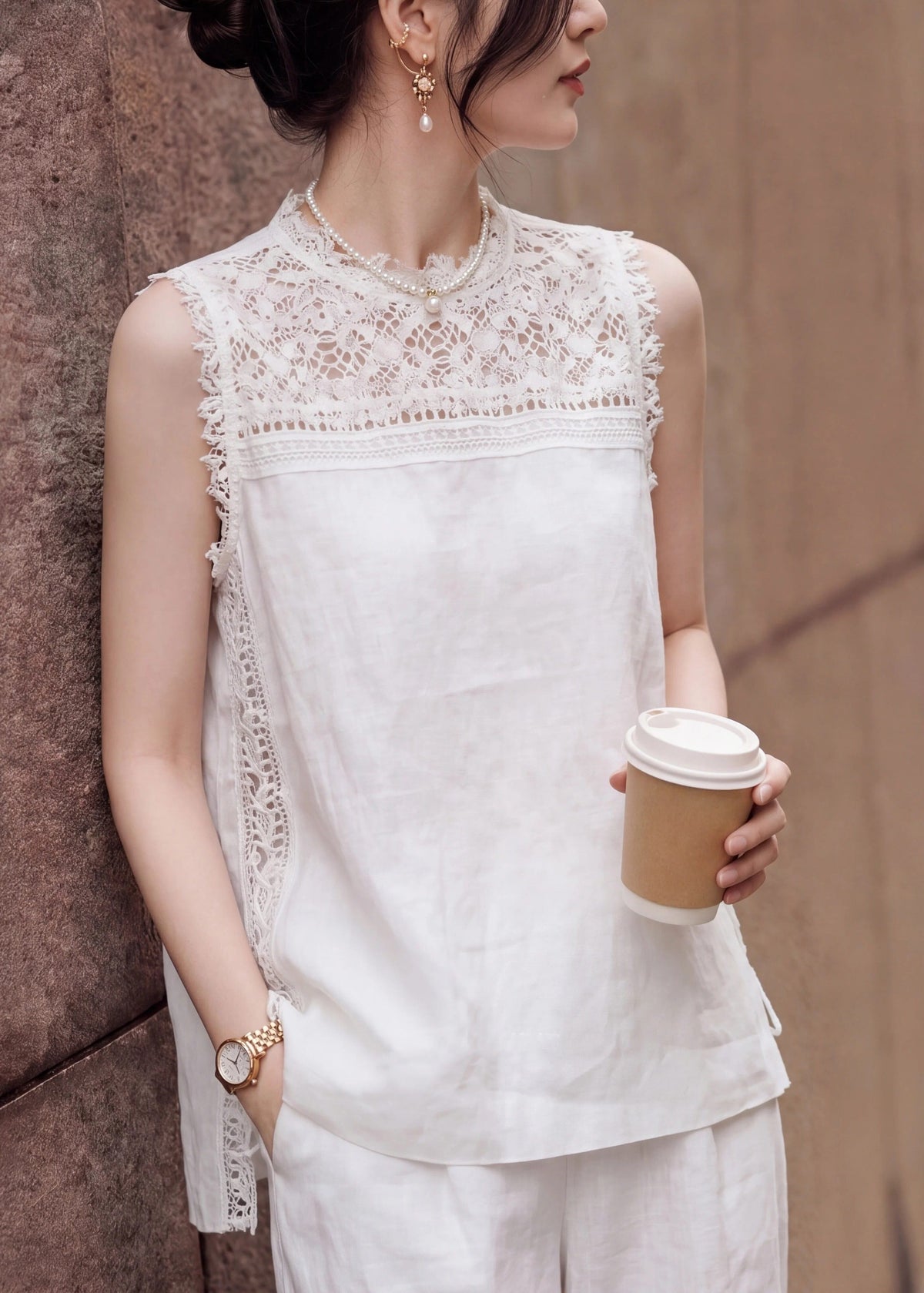 Dame Vest med Lav Design og Blonde Detaljer 2