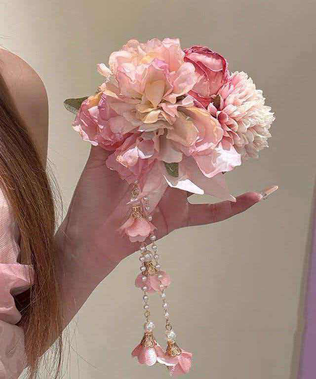 Dame hårnål med blomsterdusk detalj 1
