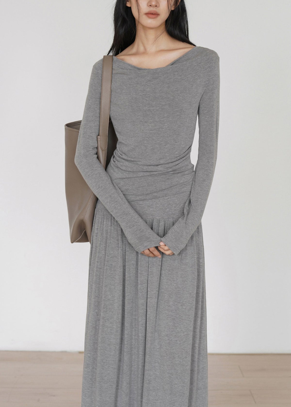 Dame todelt sett med rynket design og lange ermer 3