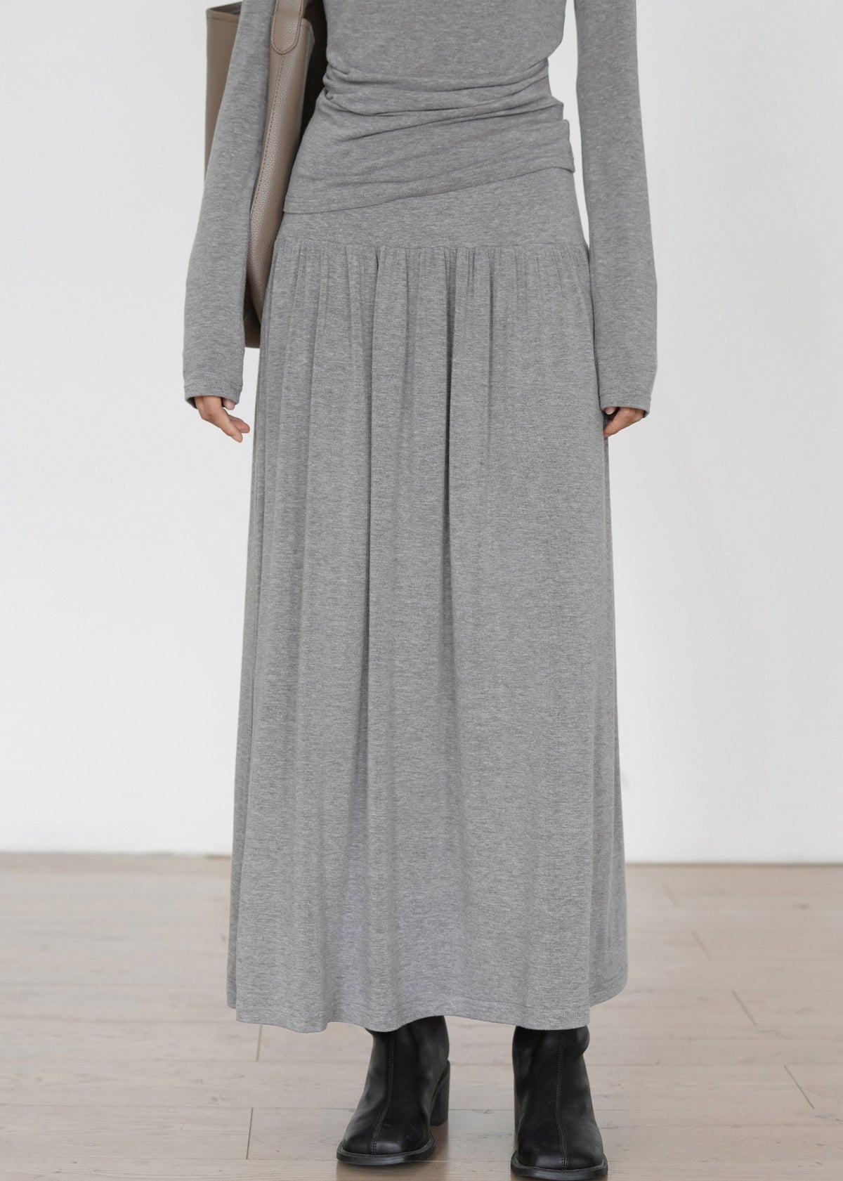 Dame todelt sett med rynket design og lange ermer 4