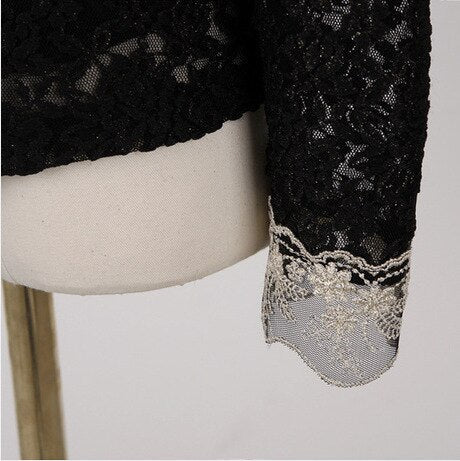 Damebluse med broderi og meshpaneler 5
