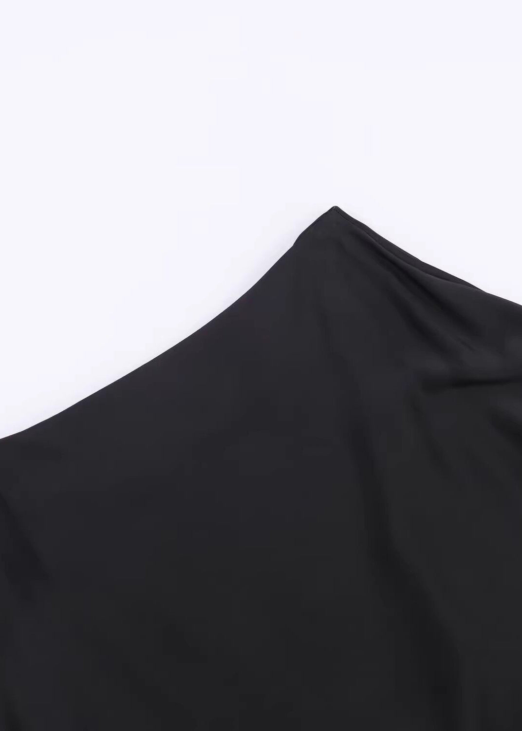 Damebluse med kald skulder og blonder i patchworkstil 4