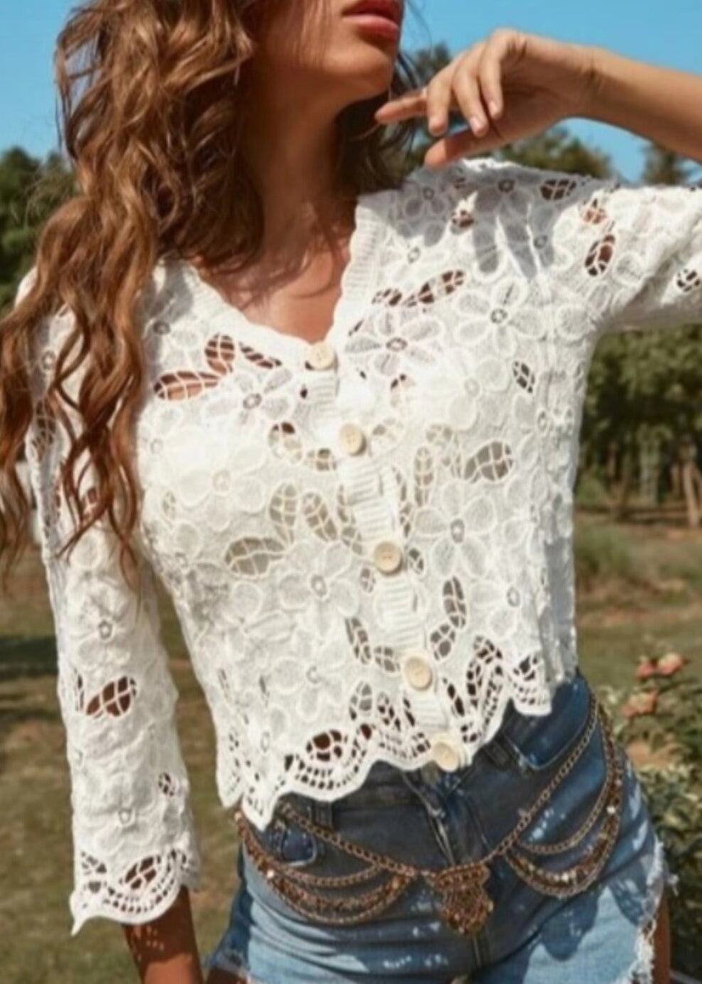 Damebluse med knapper og hulldetaljer sommerstil 3