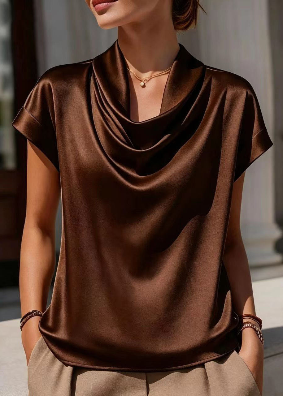 Damebluse med løs passform og cowl hals kort ermet 2