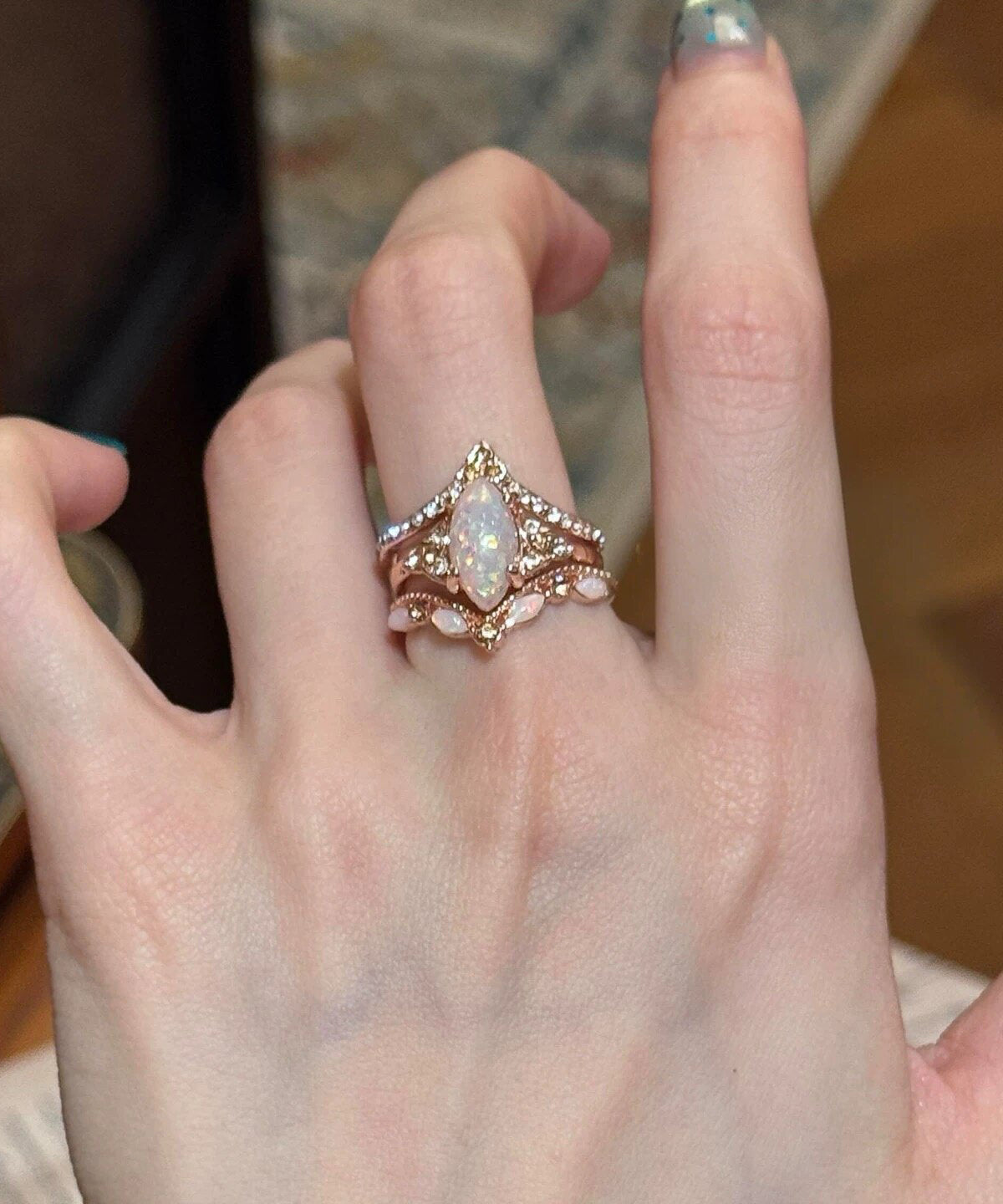 Damesett med tofargede ringer med glitrende detaljer 1
