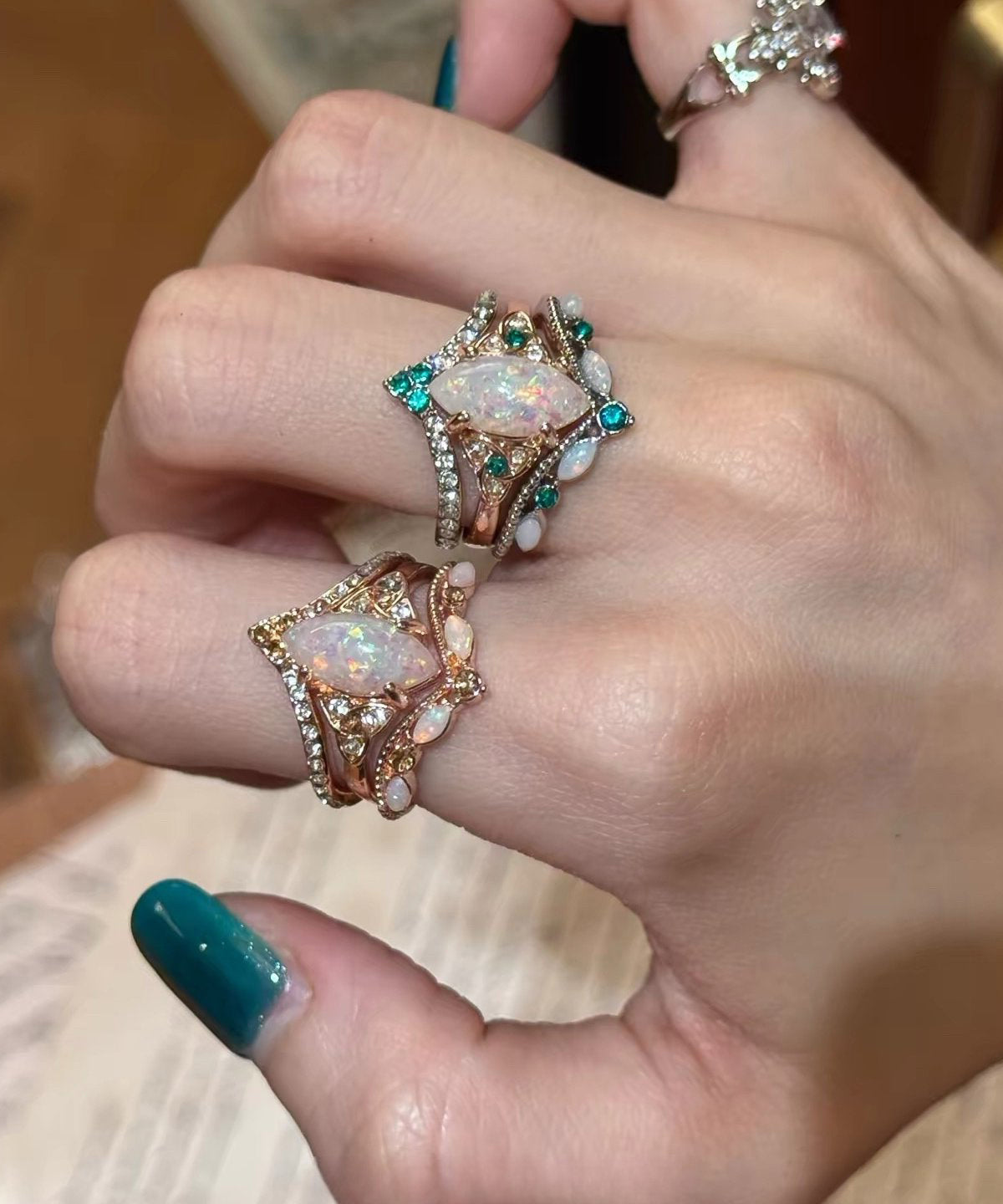 Damesett med tofargede ringer med glitrende detaljer 2