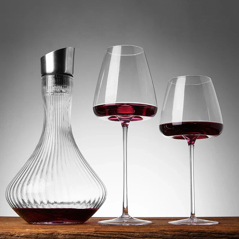 Håndlaget vin- og champagneglassett med raffinert design 4