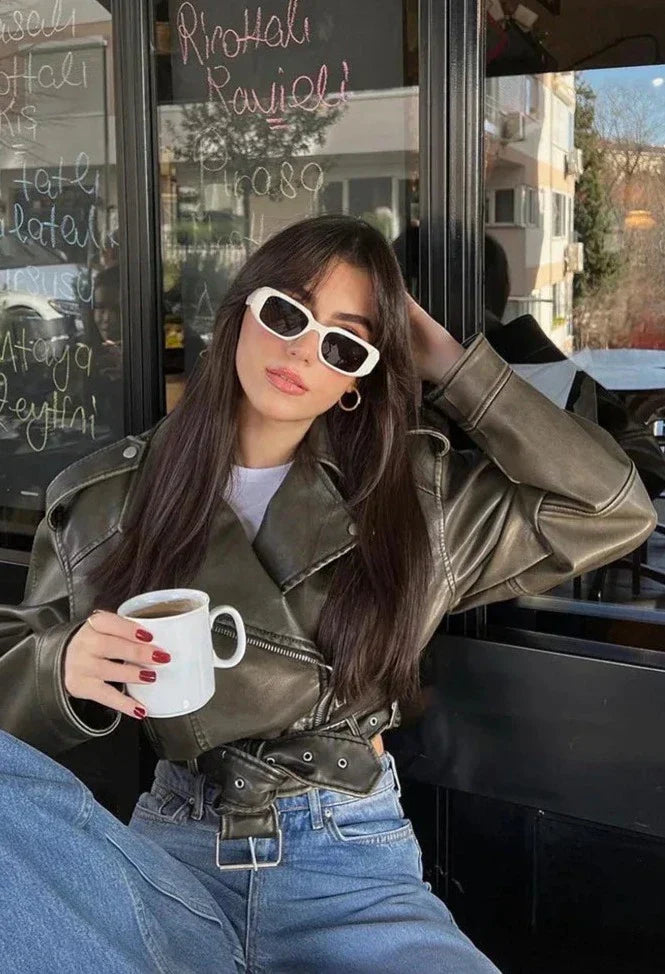 Kvinne Bikerjakke Moderne Design med Glidelås og Belte 1