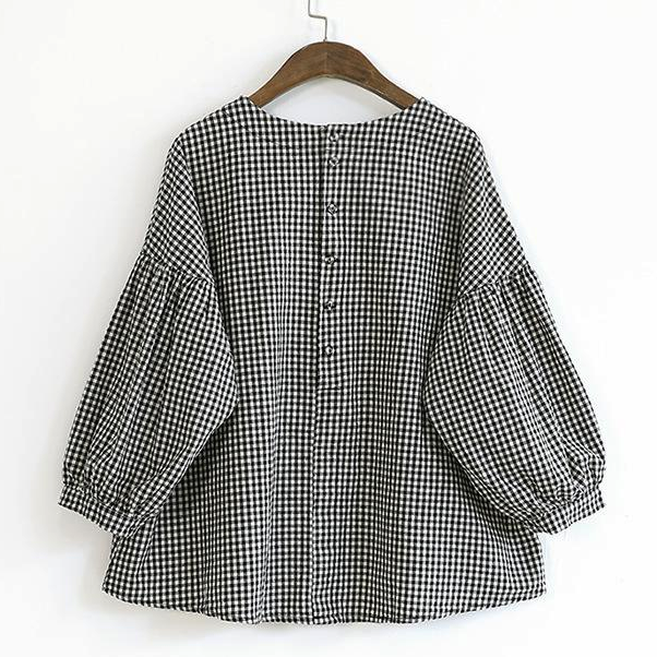 Kvinne Bluse med Asymmetrisk Snitt i Rutete Design 5