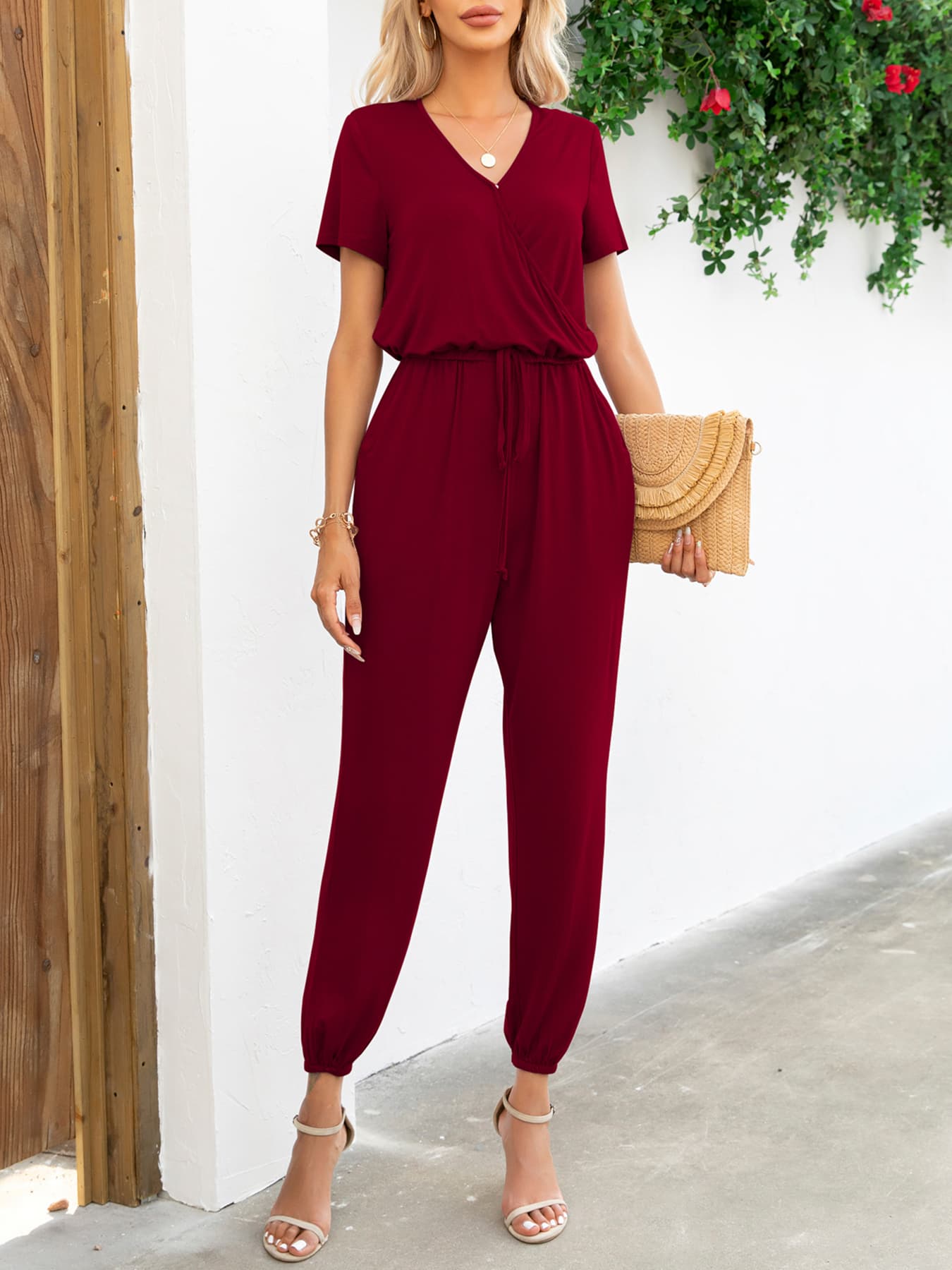 Kvinne Jumpsuit med Kort Erme V-Hals og Lommer 11