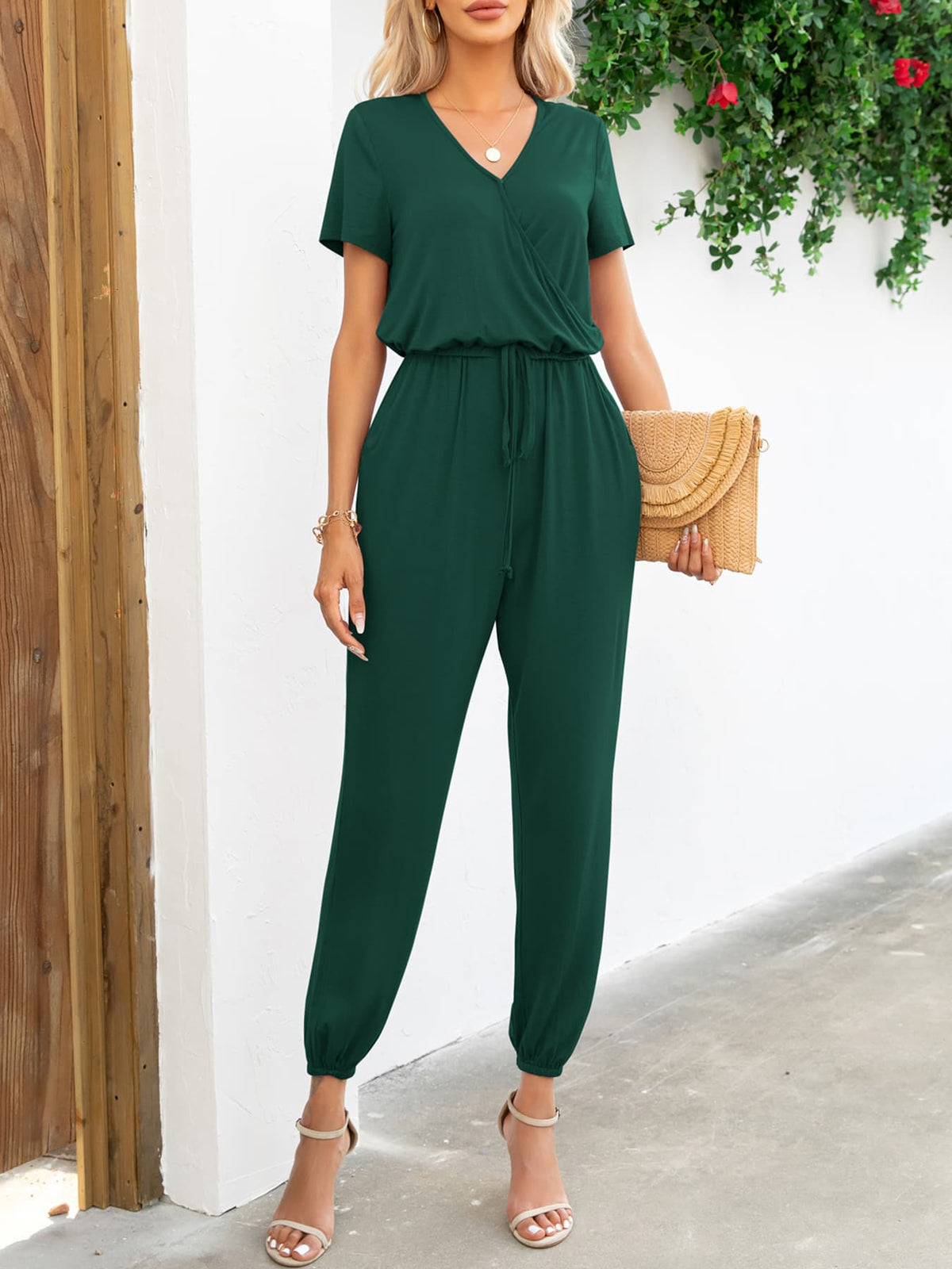 Kvinne Jumpsuit med Kort Erme V-Hals og Lommer 9
