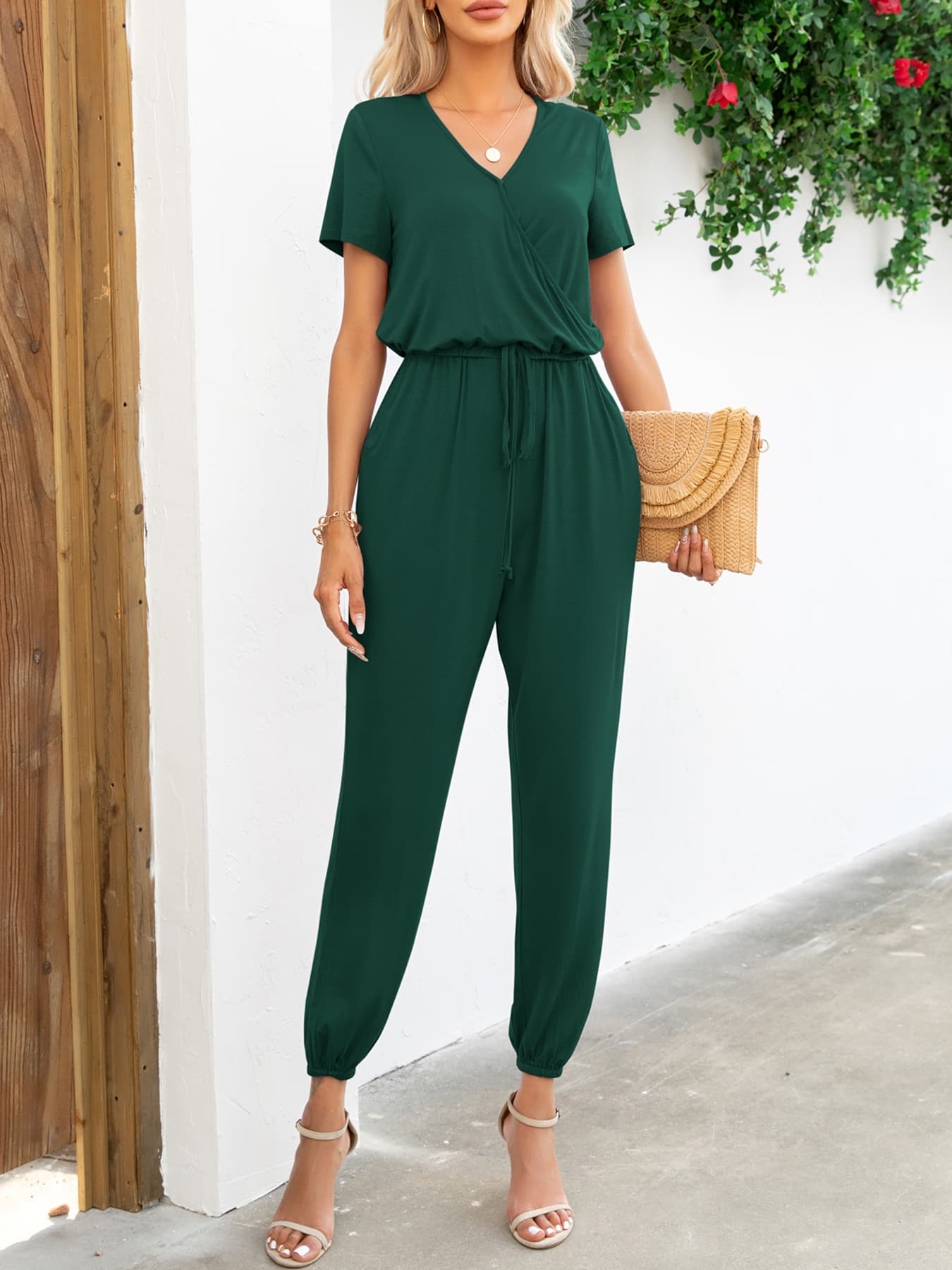 Kvinne Jumpsuit med Kort Erme V-Hals og Lommer 9