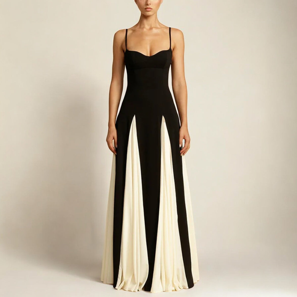 Kvinne Maxi Kjole Elegant Svart-Hvitt Design til Bryllup 1