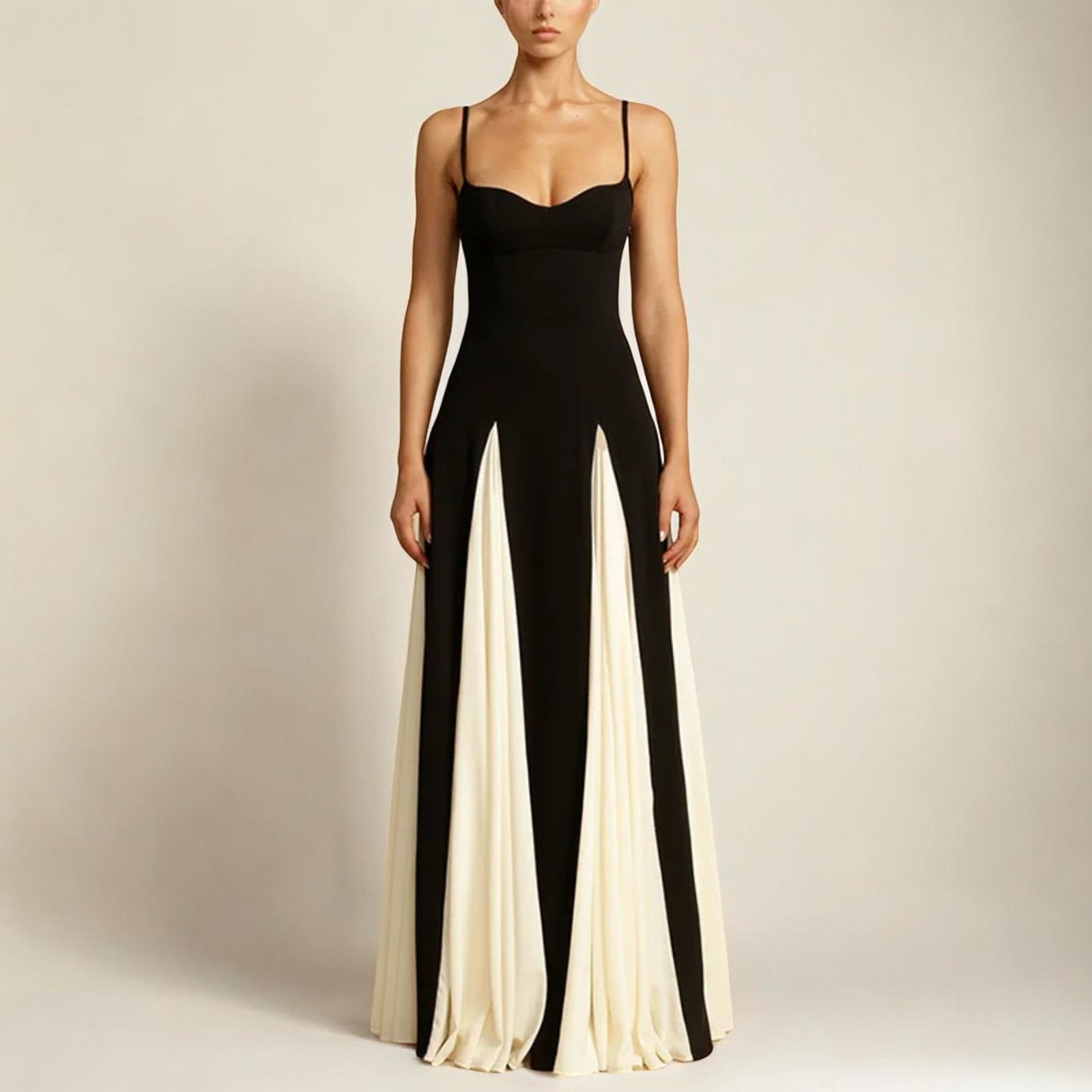 Kvinne Maxi Kjole Elegant Svart-Hvitt Design til Bryllup 1
