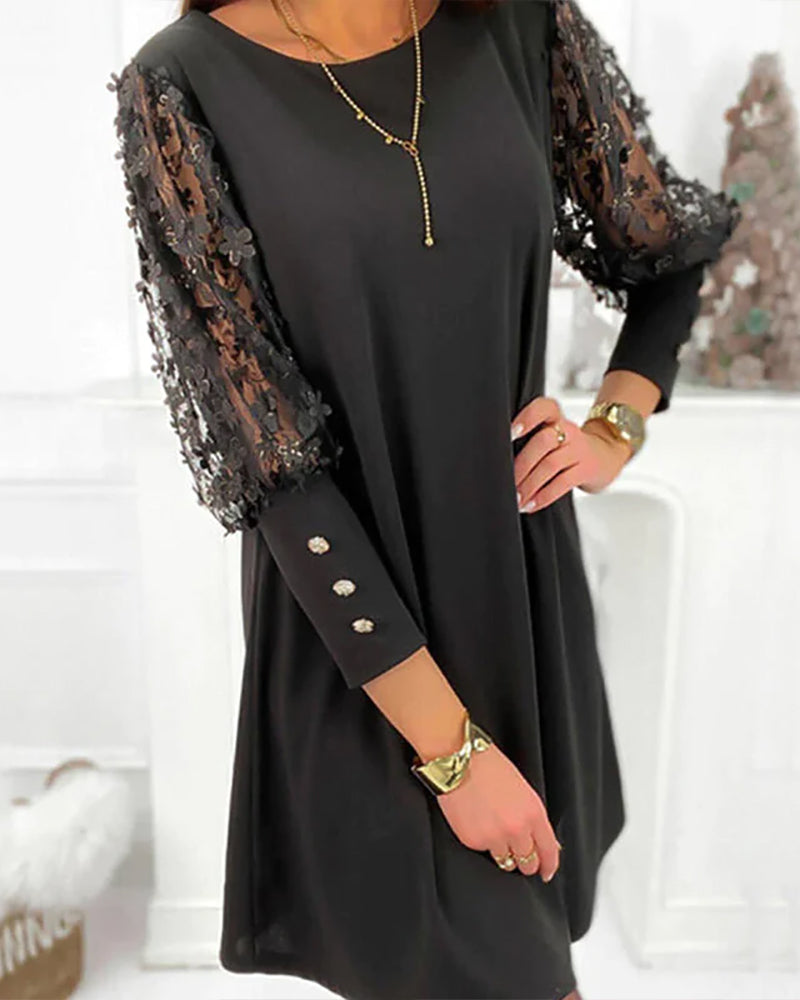Kvinnelig Aftenkjole med V-hals og Blondedetaljer 7