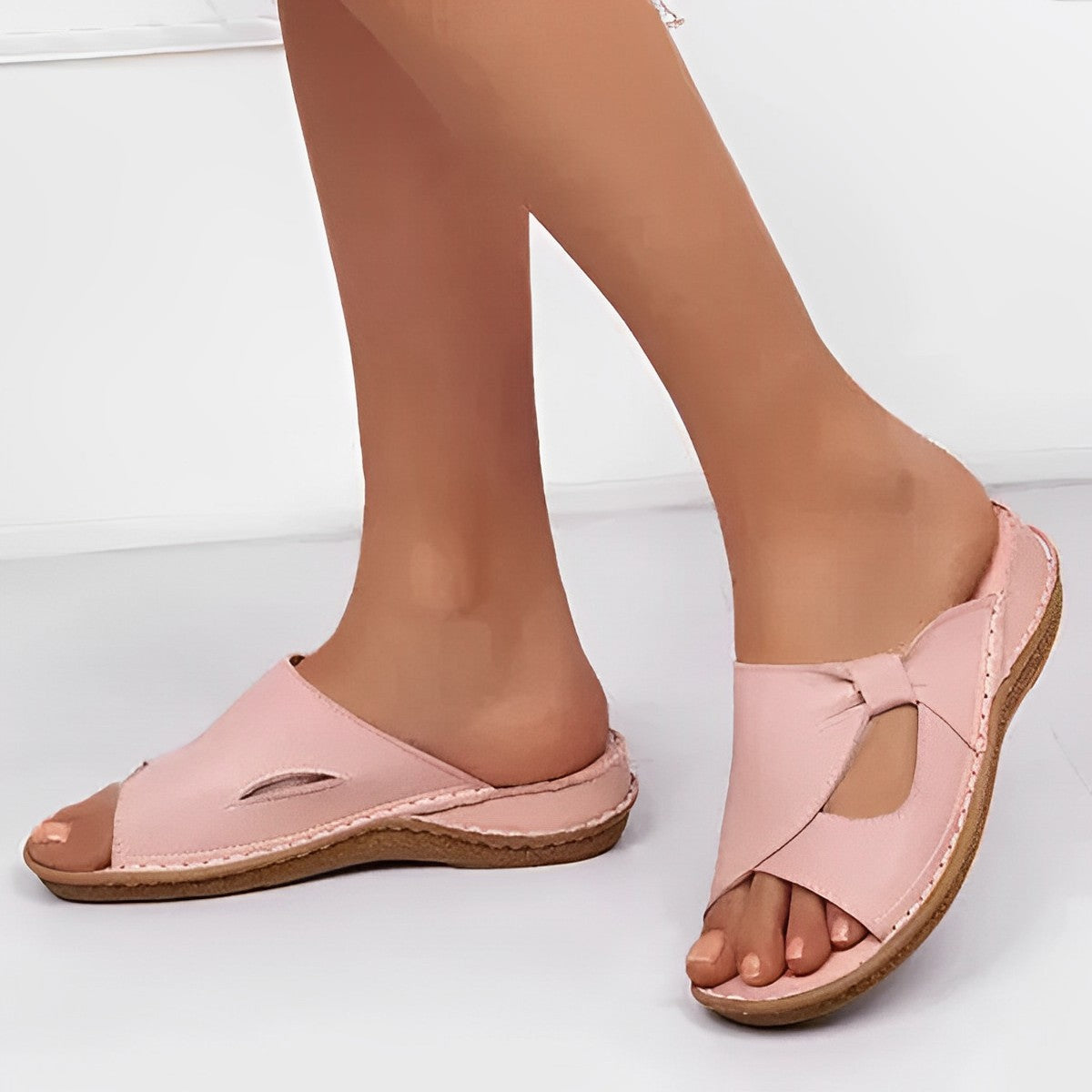Kvinnelige Sandaler med T-stroppdesign 2