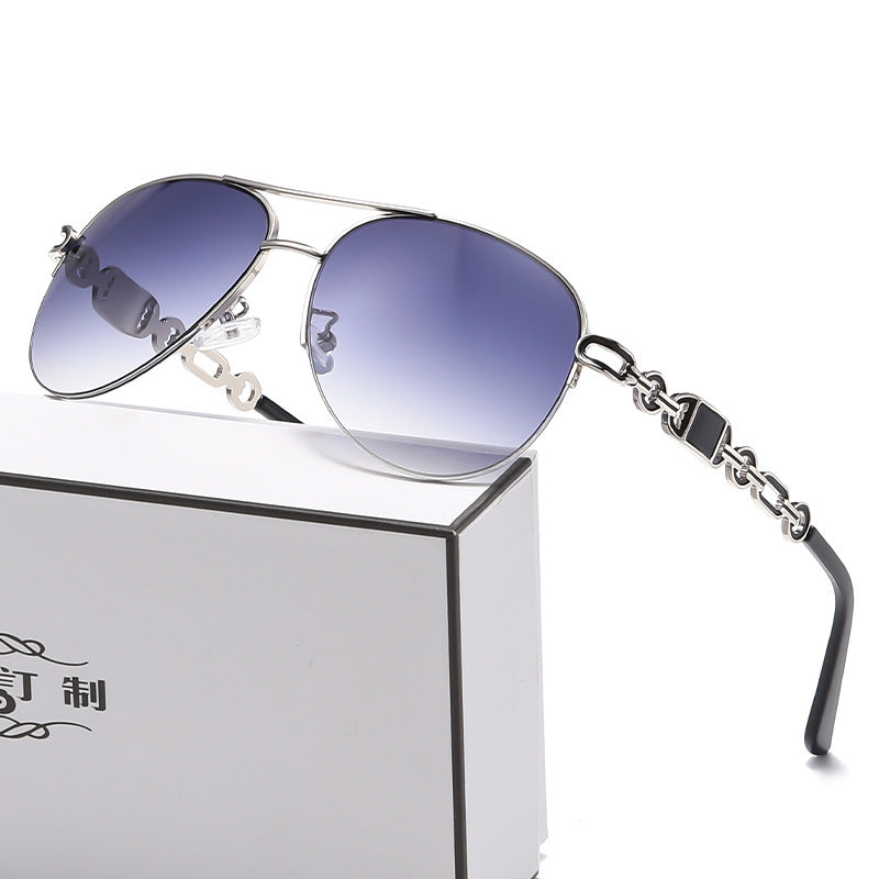 Kvinners Aviator Solbriller med Kjededetaljer 6