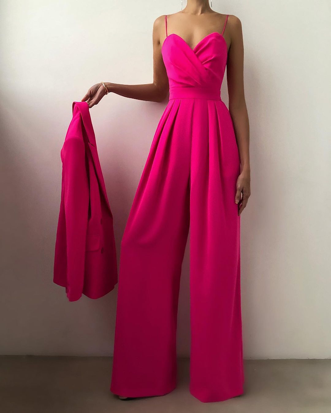 Kvinnes Jumpsuit Med Justerbare Stropper Minimalistisk Design 3