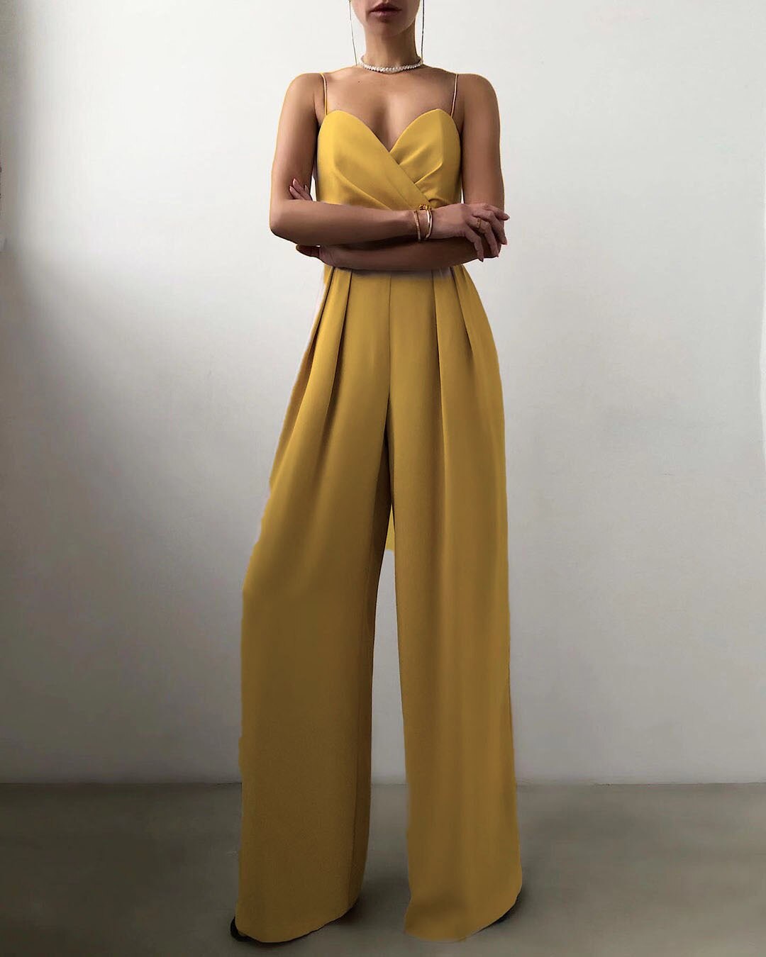 Kvinnes Jumpsuit Med Justerbare Stropper Minimalistisk Design 4