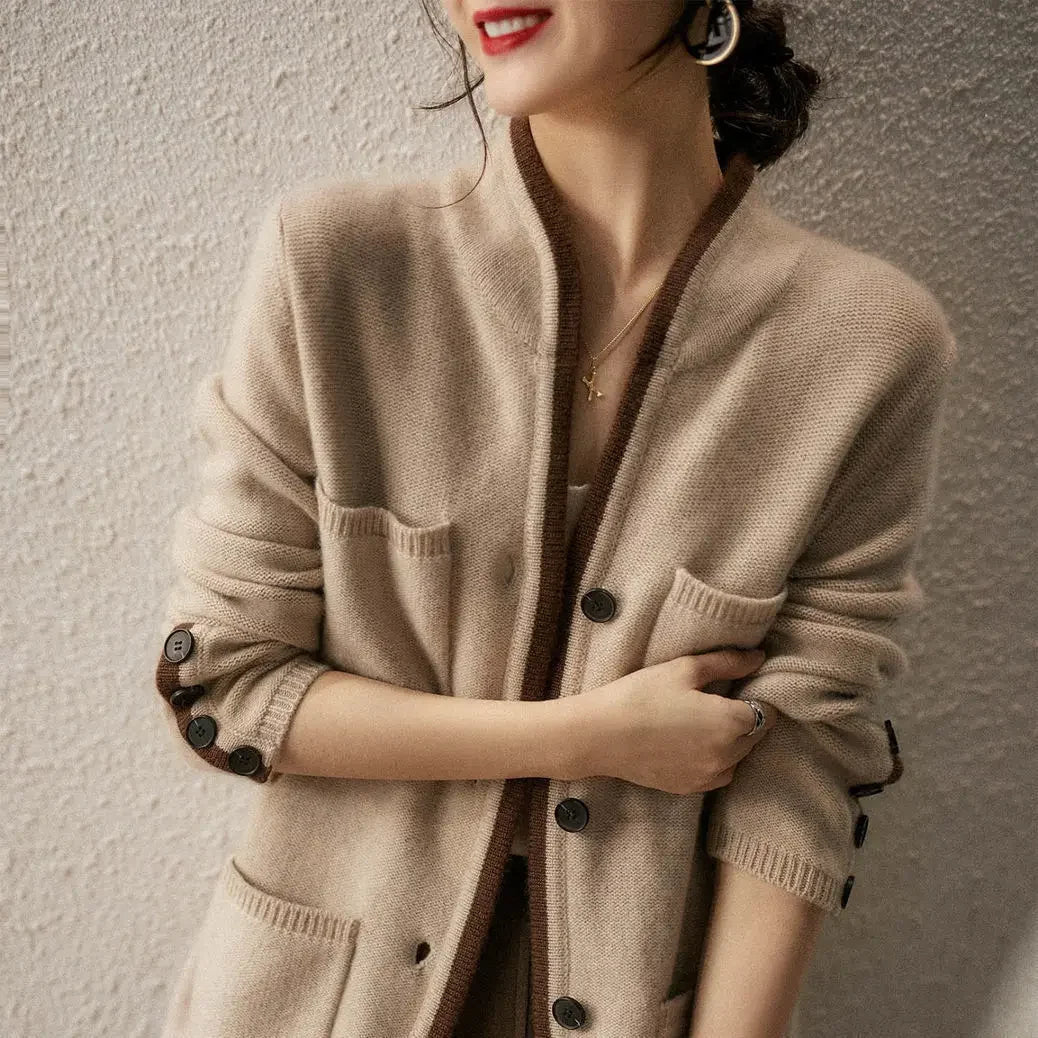 Kvinnes Strikket Cardigan med Drapert Design 2