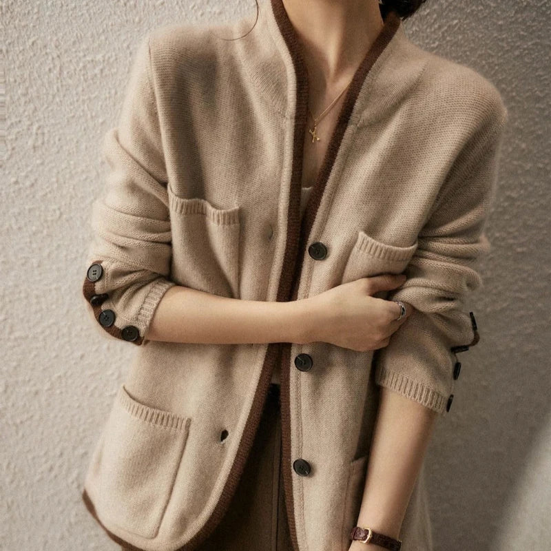 Kvinnes Strikket Cardigan med Drapert Design 3