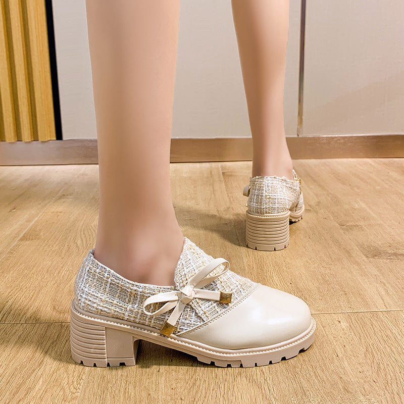 Kvinnesko med Sløyfe og Fargerik Design 1