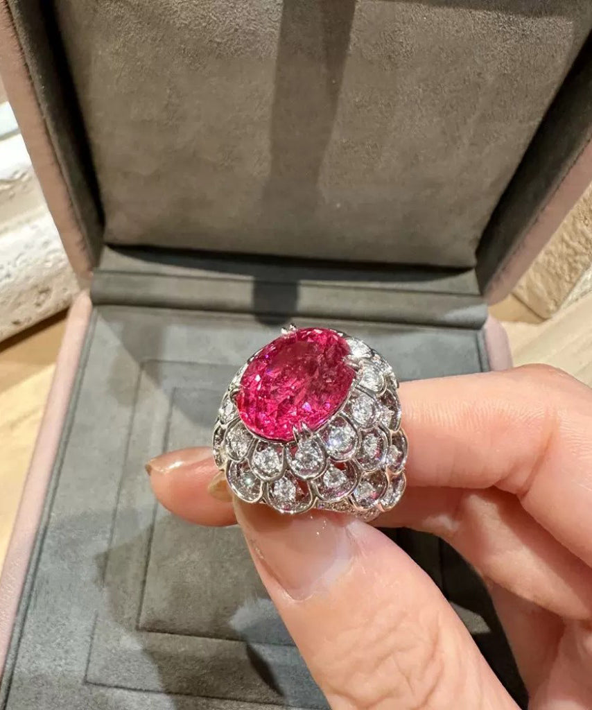 Kvinnesmykke Ring med Glitrende Zircon Detaljer 0