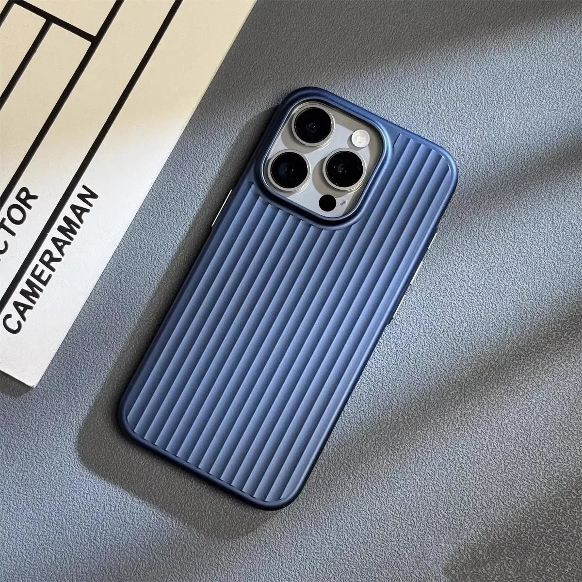 Telefonveske i minimalistisk stil med ribbet tekstur 2