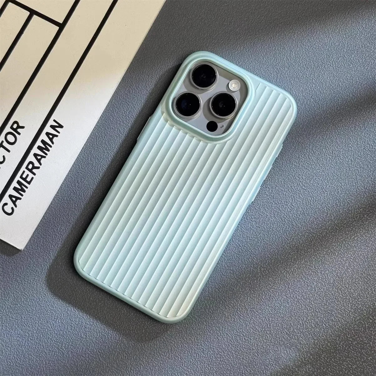 Telefonveske i minimalistisk stil med ribbet tekstur 3